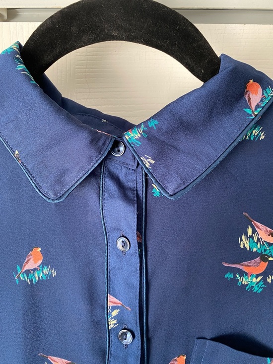 Liz Claiborne Navy Button-Front Bird Print Blouse Size Petite Medium - Picture 8 of 14